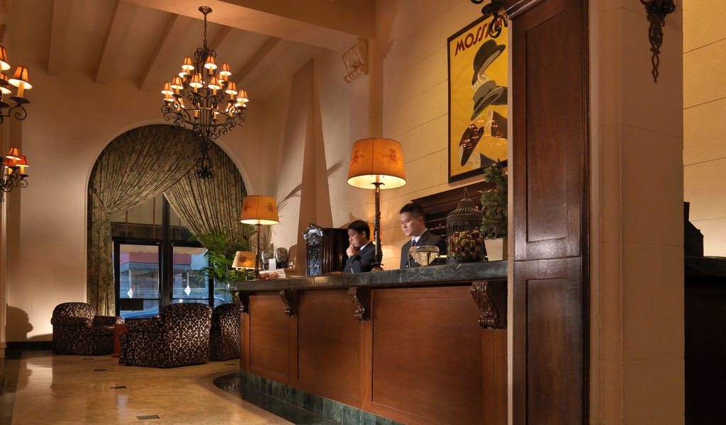 Kensington Park Hotel Front Desk