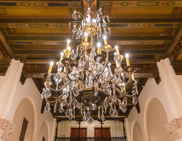 Chandelier in hotel lobby